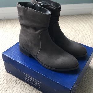 New, 10 med, charcoal booties